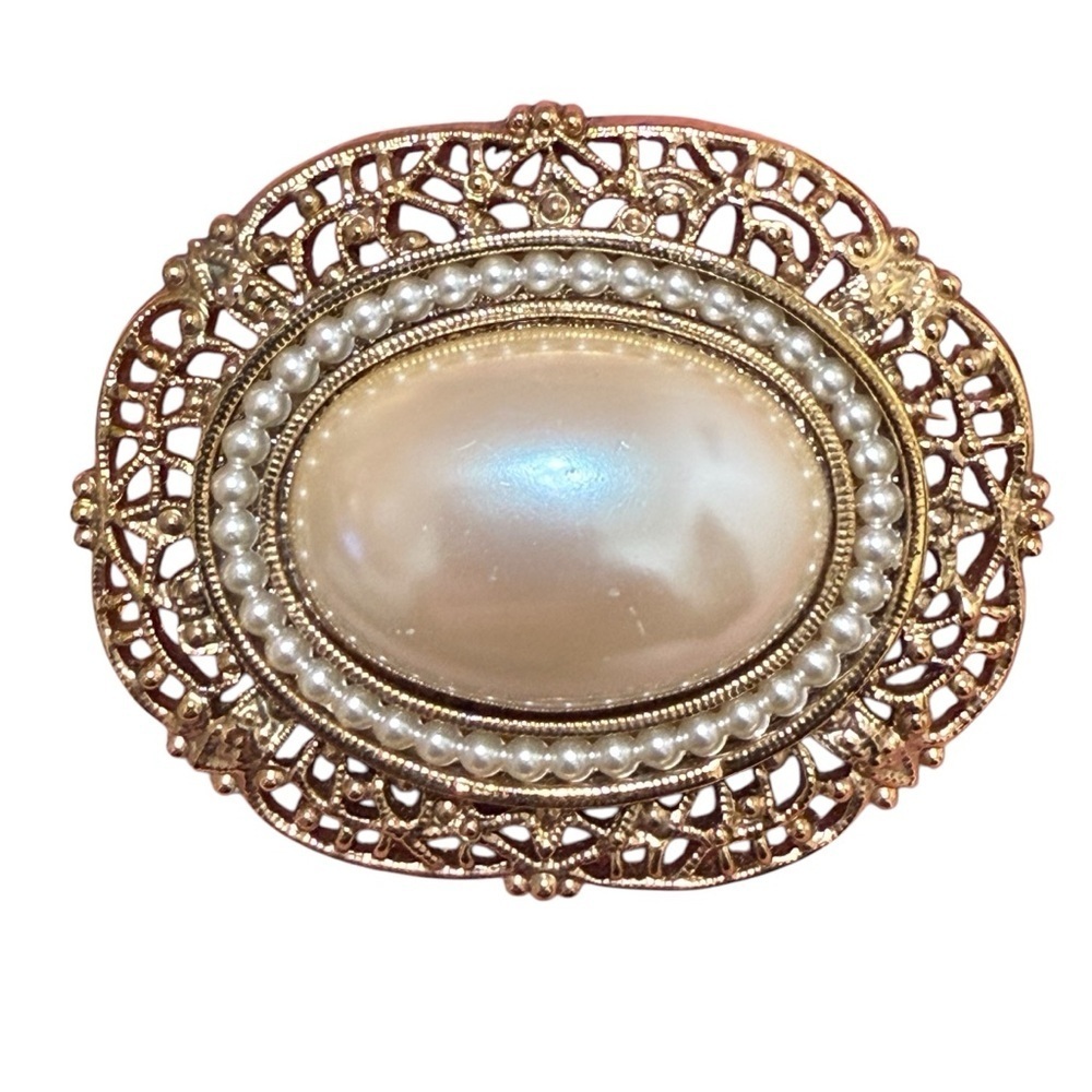 Vintage Gold Filigree Oval Faux Pearl Brooch Pin Elegant Classic Jewelry Gift